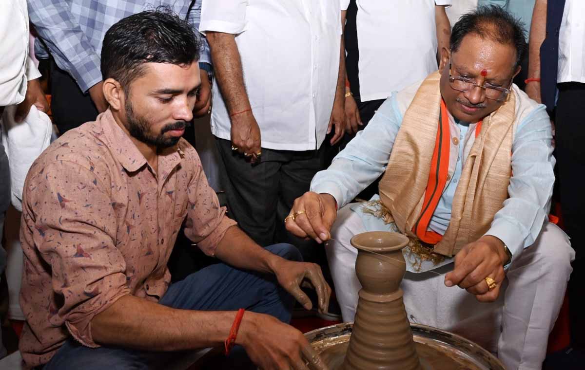 raipur, Chief Minister  , made clay bowl