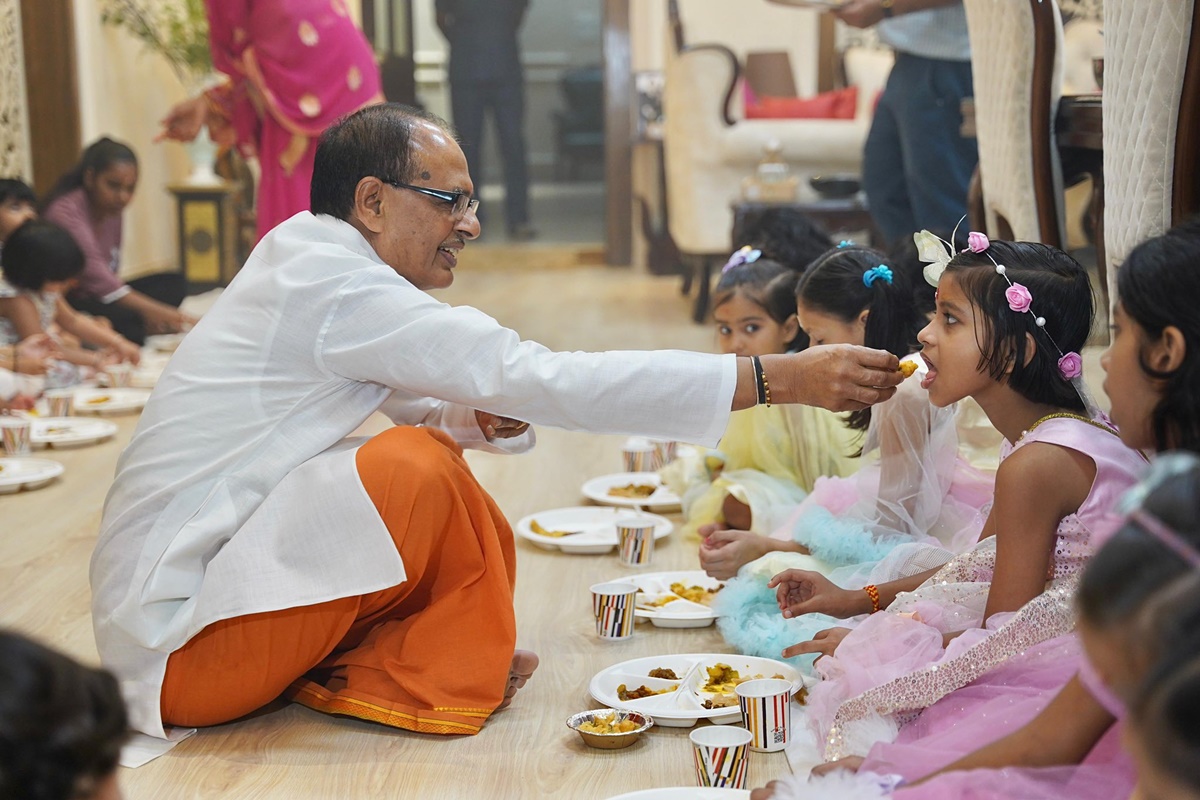 bhopal, Union Minister Shivraj, organized girls