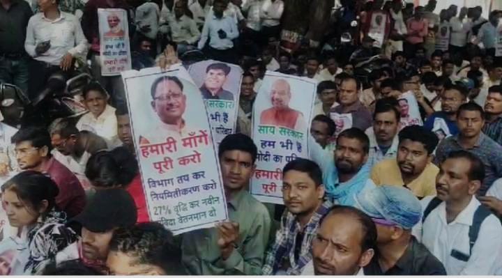 raipur,Protest by Computer Operators,Minister OP Chaudhary