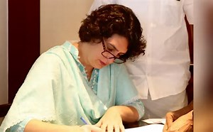 new delhi, Priyanka Gandhi, filed nomination 