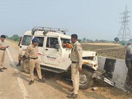 narmadapuram, Speeding Bolero collides ,10 girls injured