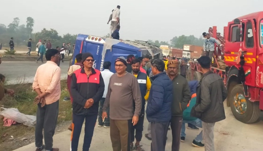 hajaribag,bus overturned  , seven passengers died