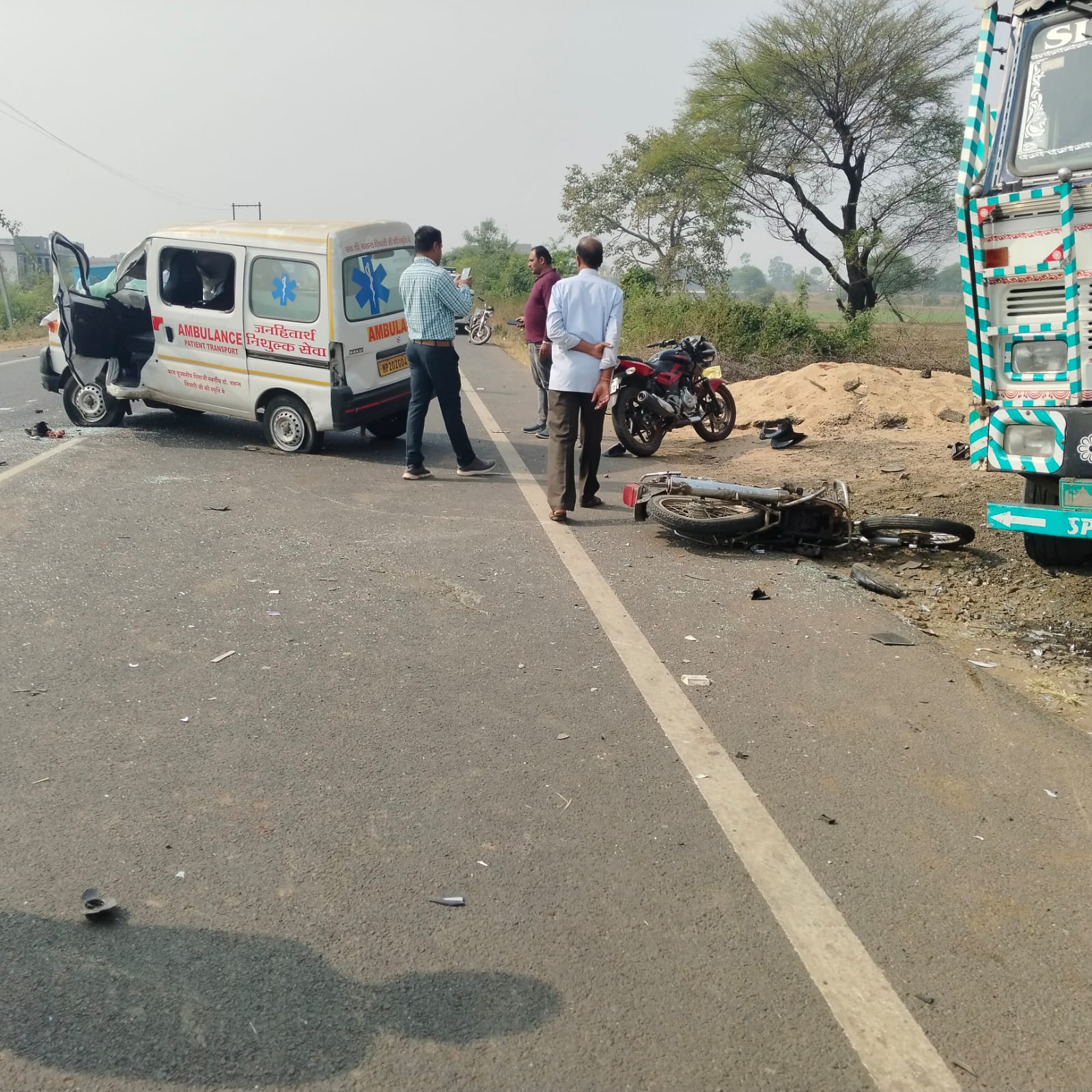 seoni,Ambulance collides  , three dead