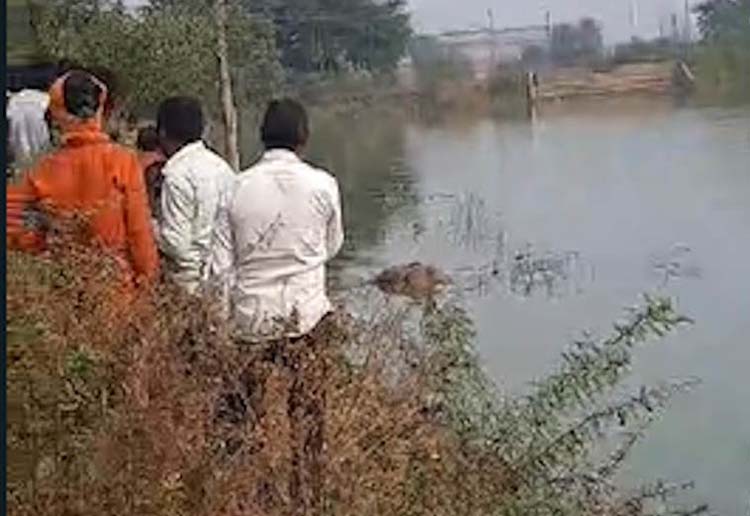 raipur,Dead body ,floating pond