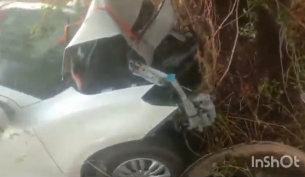 rajgarh, High speed car ,collided with tree, one died