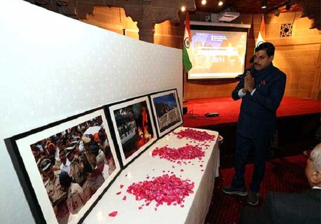 bhopal, Chief Minister, paid tribute 