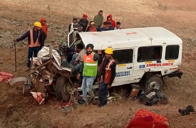 seoni, Ambulance collided , Bihar died