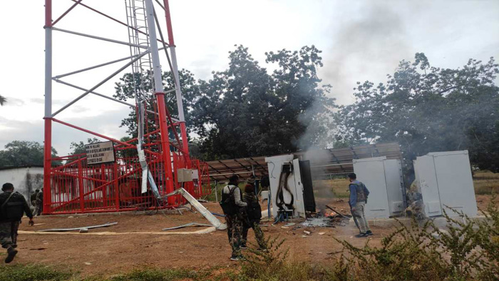 bijapur, Naxalites set mobile tower , fire in Mermaid