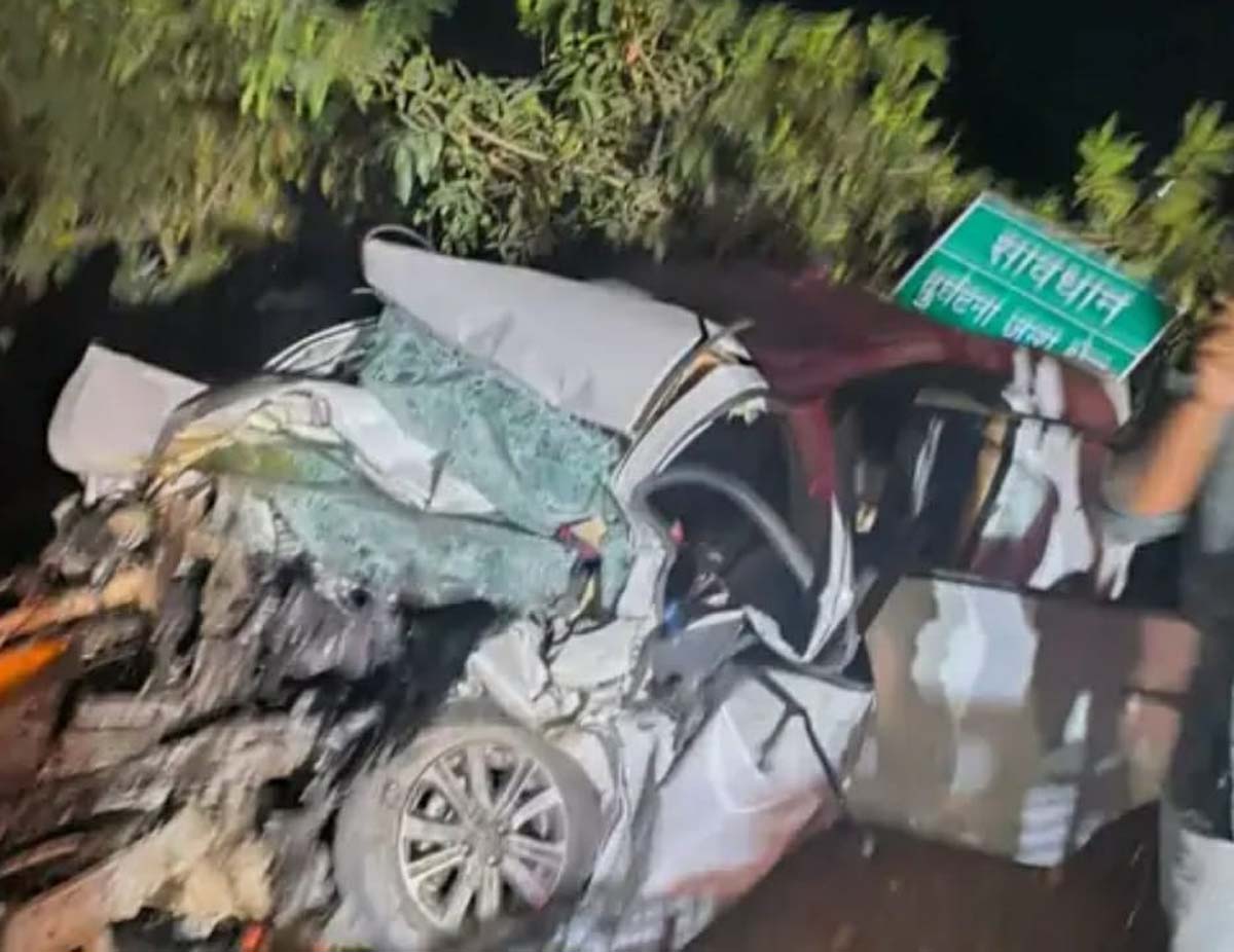 raipur, Three people died, car