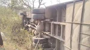 raipur, Mahindra Travels bus ,overturned  