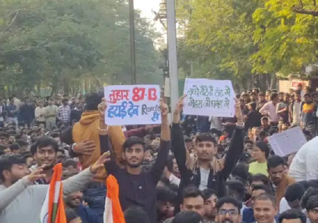 indore,  protest  candidates , MPPSC office  