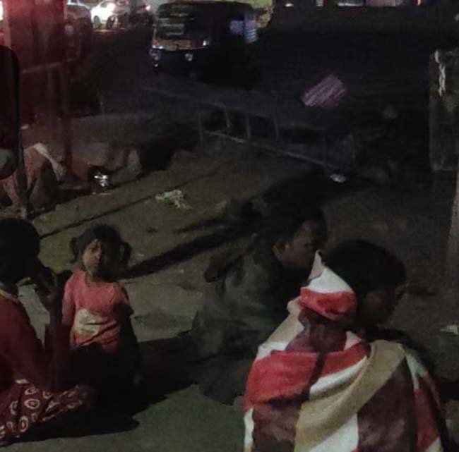 mumbai,   dumper ran over, nine labourers 