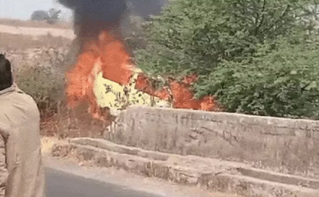 dhar,  moving car, suddenly caught fire 