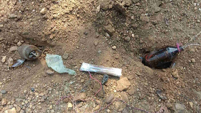 bijapur, Two IEDs planted,Murdanda