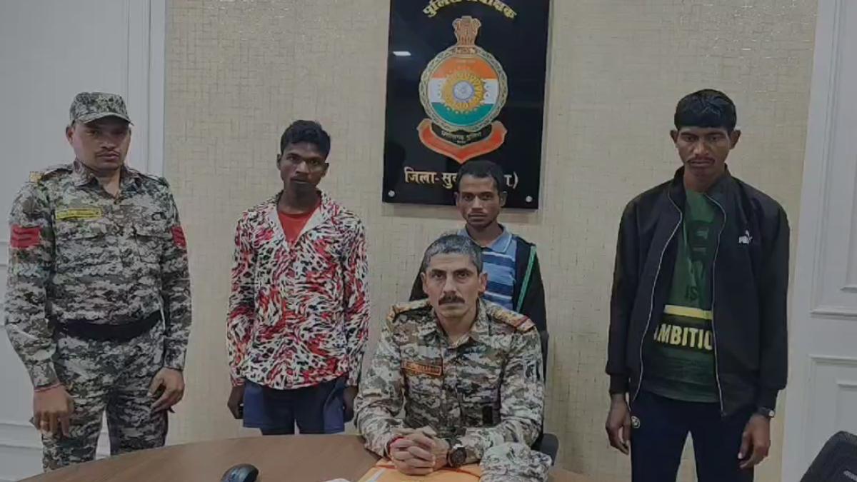 sukma,   Maoists , two rewarded Naxalites  