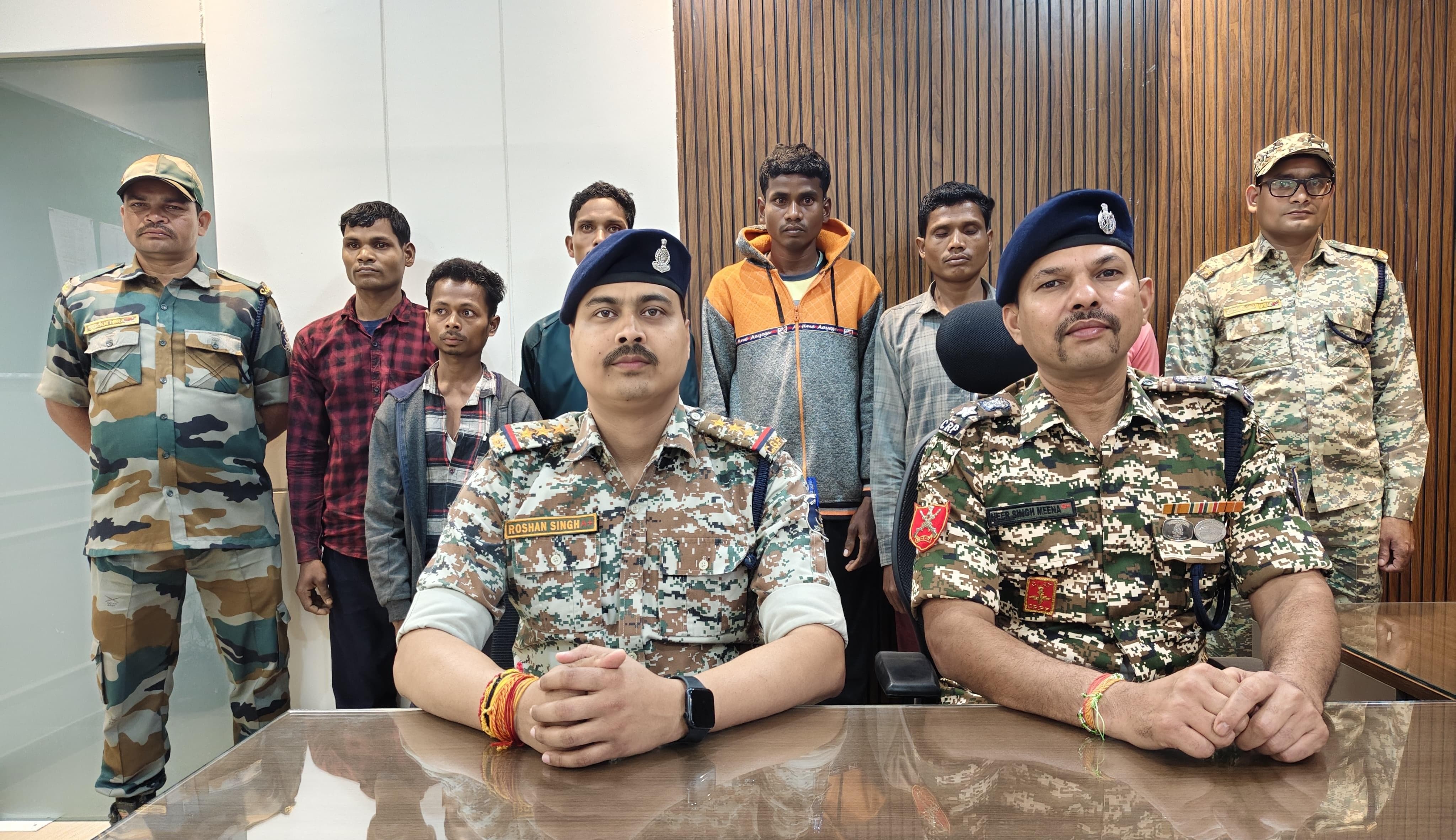 sukma, Six Naxalites surrendered , reward of Rs 2 lakh 