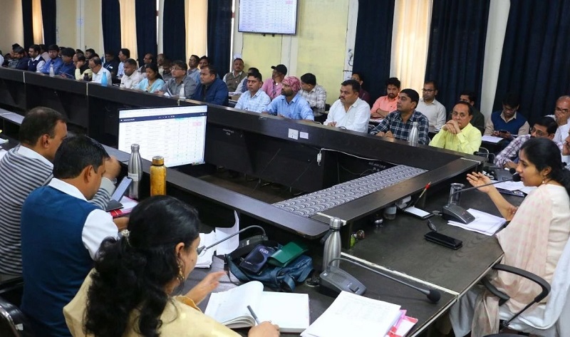 burhanpur, Collector made Babu, bribe as peon