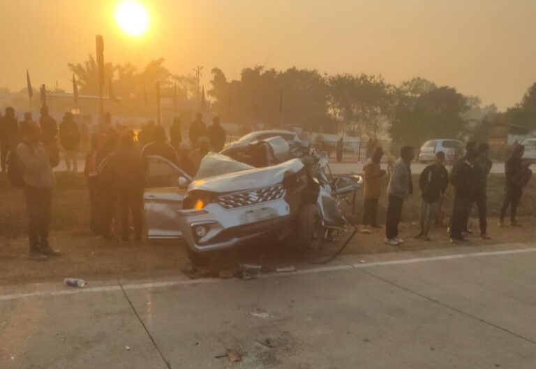 jabalpur,Car going , Kumbh collides  