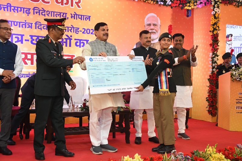 bhopal,   Chief Minister honored ,NCC cadets 