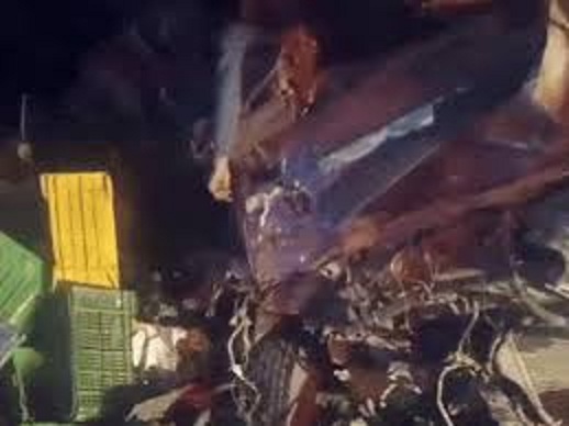 bhind, Heavy collision, truck and container 