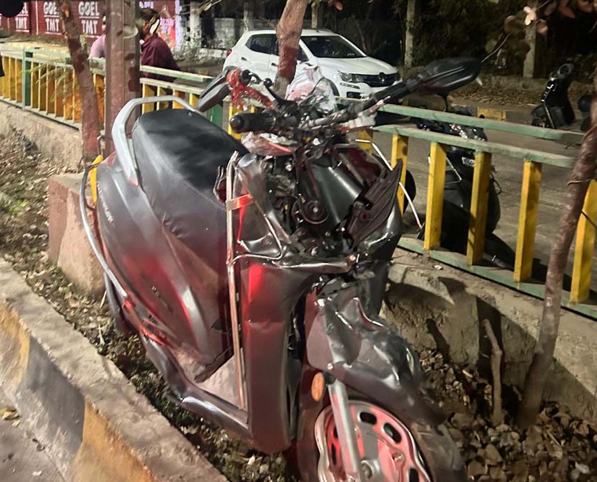 raipur, High speed car, hits scooter 