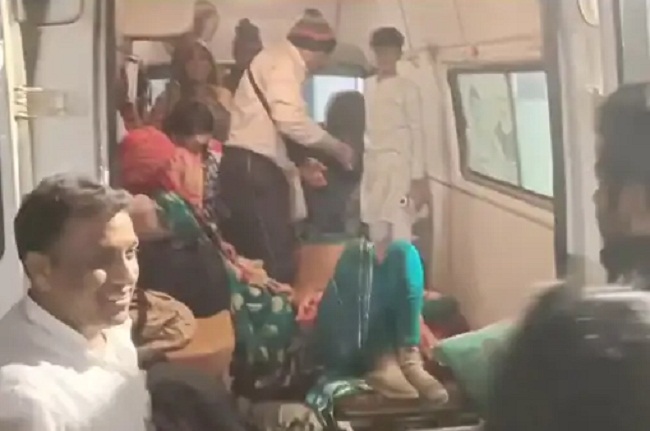 maihar, Van collided with divider, one dead and nine injured