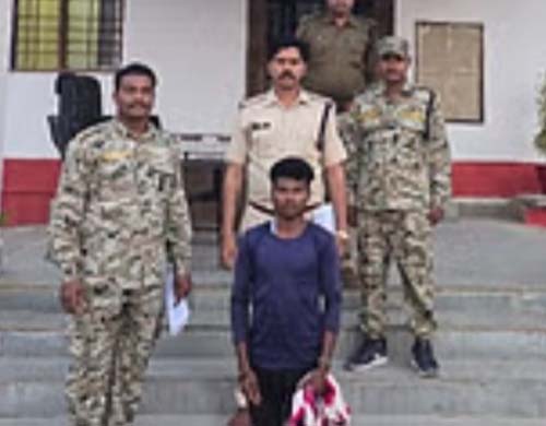 dantewada,  son attacked, killed him