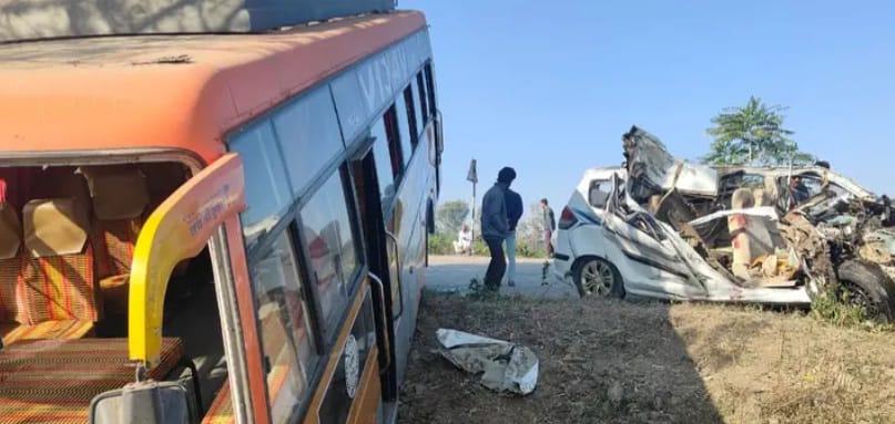 rajgarh, One killed, bus-car collision