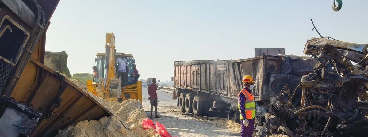 raipur, Trailer hits truck , driver burnt  