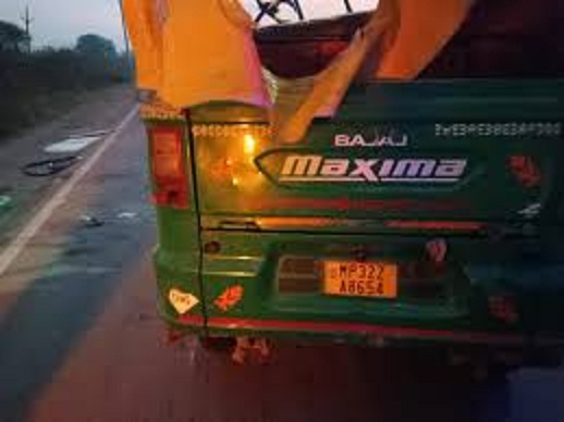 datia, Two people died, taxi overturned