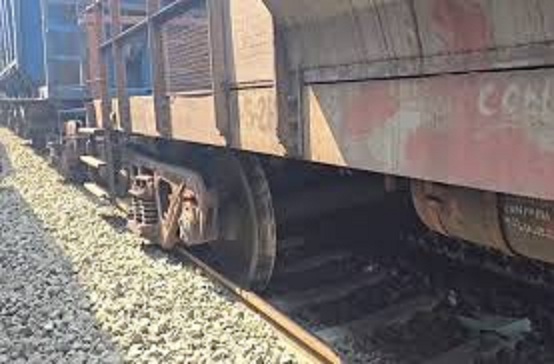 anuppur, 4 coaches ,goods train derailed 