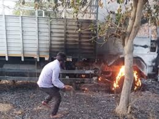 shivpuri,Fire broke out, cabin of a moving truck