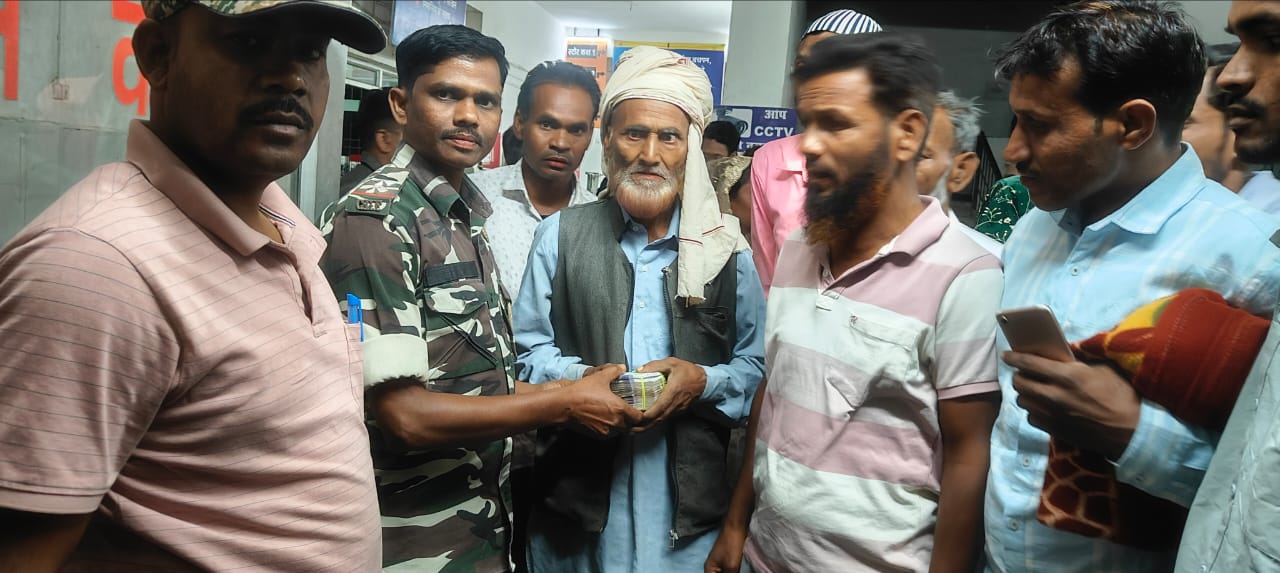 balrampur, Elephant attacked, husband and wife 