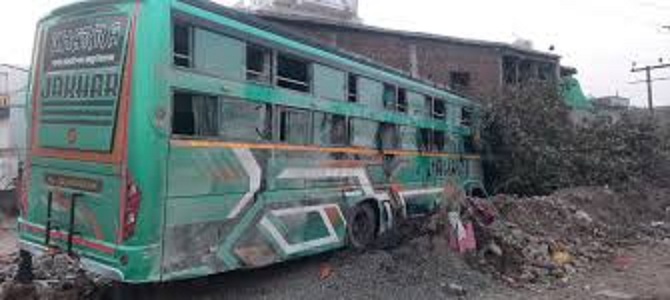 ratlam, Uncontrolled passenger bus ,entered the house