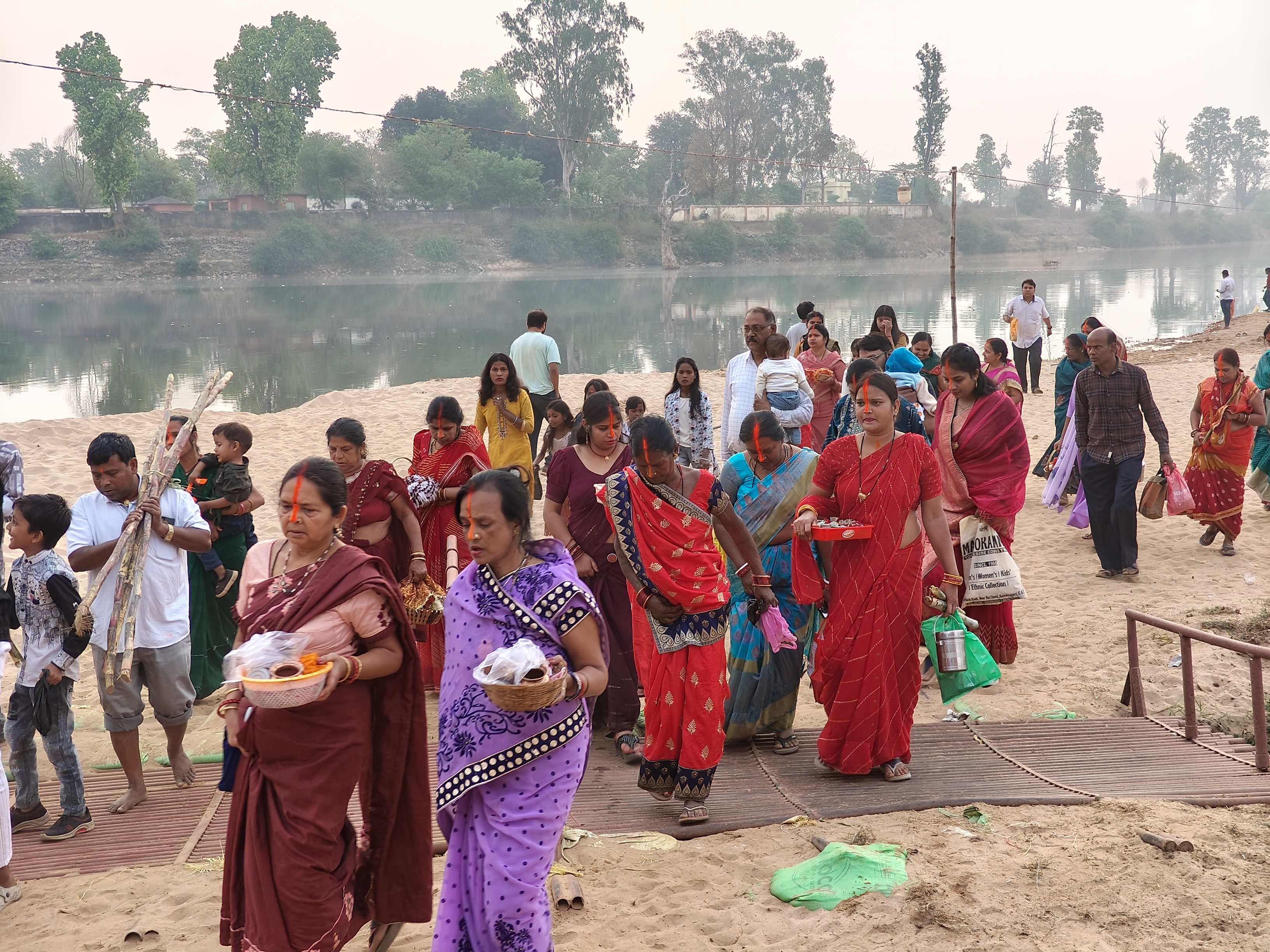 balrampur,  devotees offered prayers , Kanhar river 
