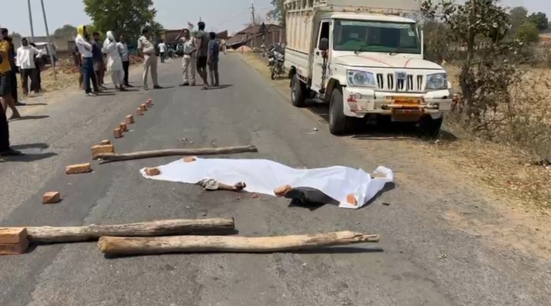 balrampur,  trailer and motorcycle, young man dies  