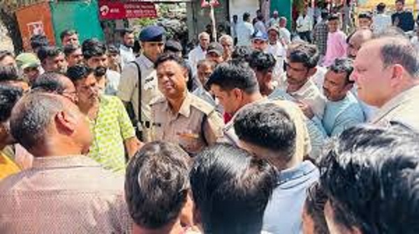 ratlam, Dispute between two parties ,photo of dumper