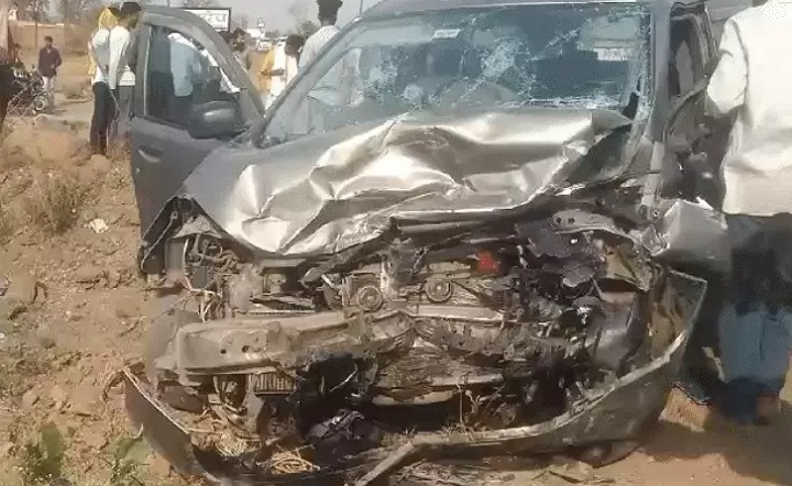 chindwara, Fierce collision , cars 