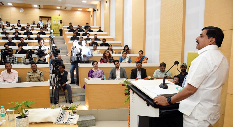 bhopal, Chief Minister ,Civil Service Officers