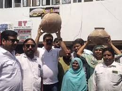 dewas,Congress gheraoed ,Municipal Corporation 