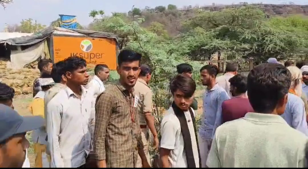 rajgarh,   trader beat up , produce market