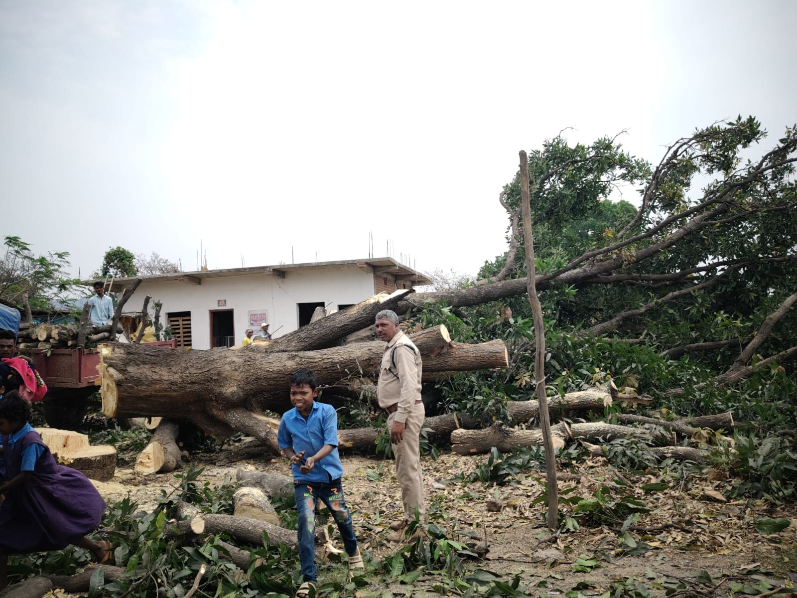 balrampur,  NH construction , shortage of workers