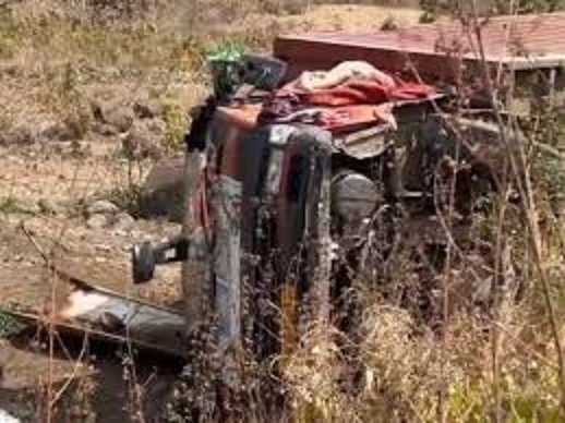 sehdol,   mini truck loaded , feet deep ditch