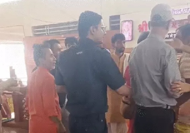 ujjain,Foreign Ministry official ,slapped by computer operator  