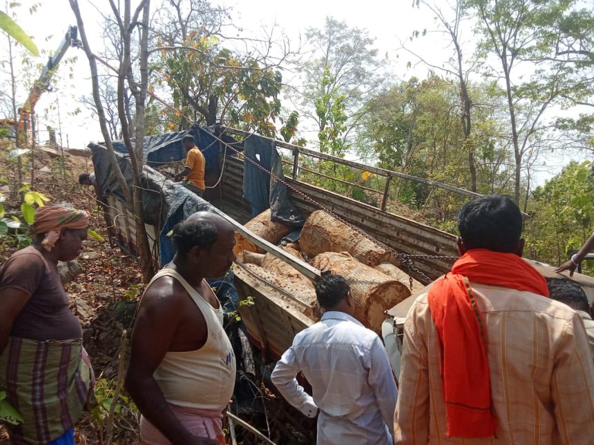 raigarh,   truck loaded ,overturned