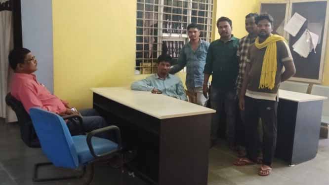 bijapur, Police beat up ,tanker driver 