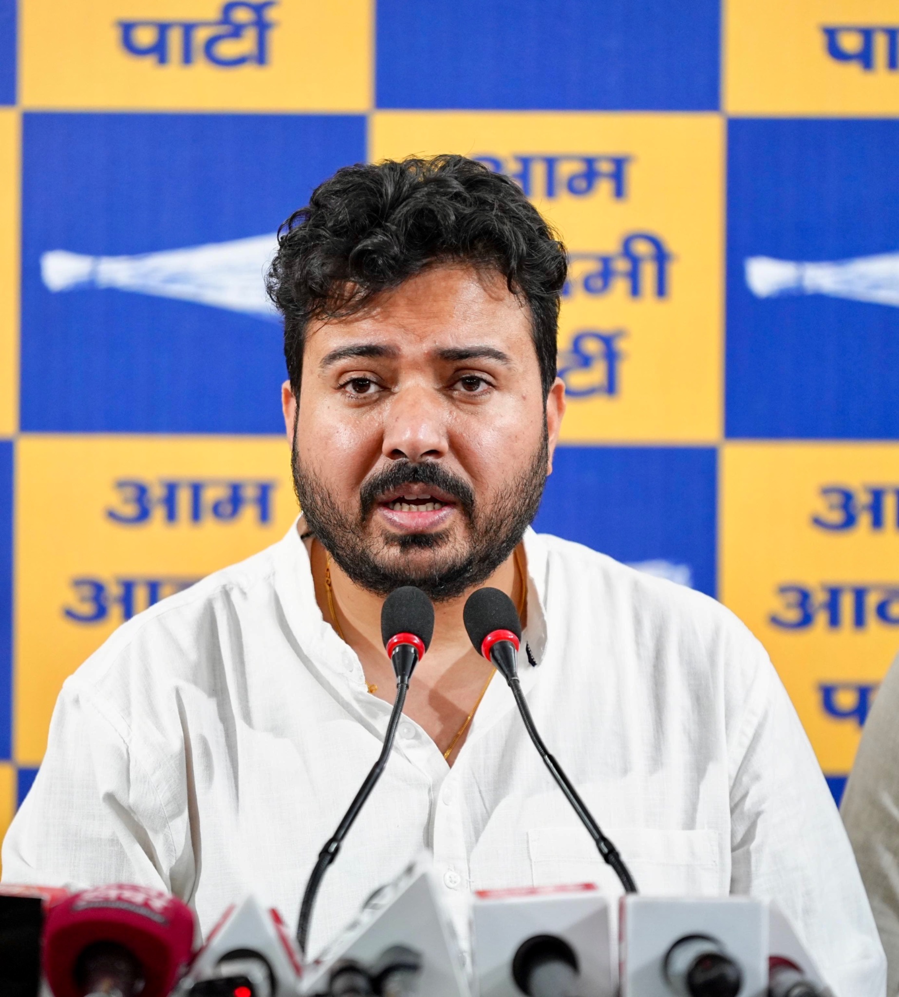 new delhi, CBI raids , AAP leader Durgessh 