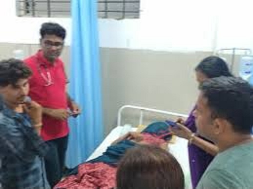 badwani,   pickup vehicle  , one dead