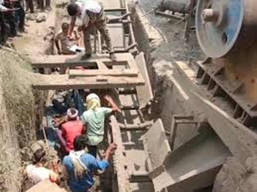 dindori,Minor laborer dies , stone-crusher belt