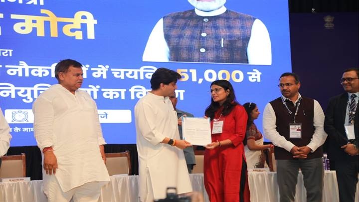 gwalior, Youth should contribute , Jyotiraditya Scindia